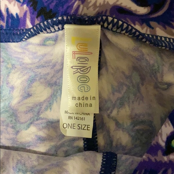 LulaRoe Wolf Legging - Picture 3 of 3